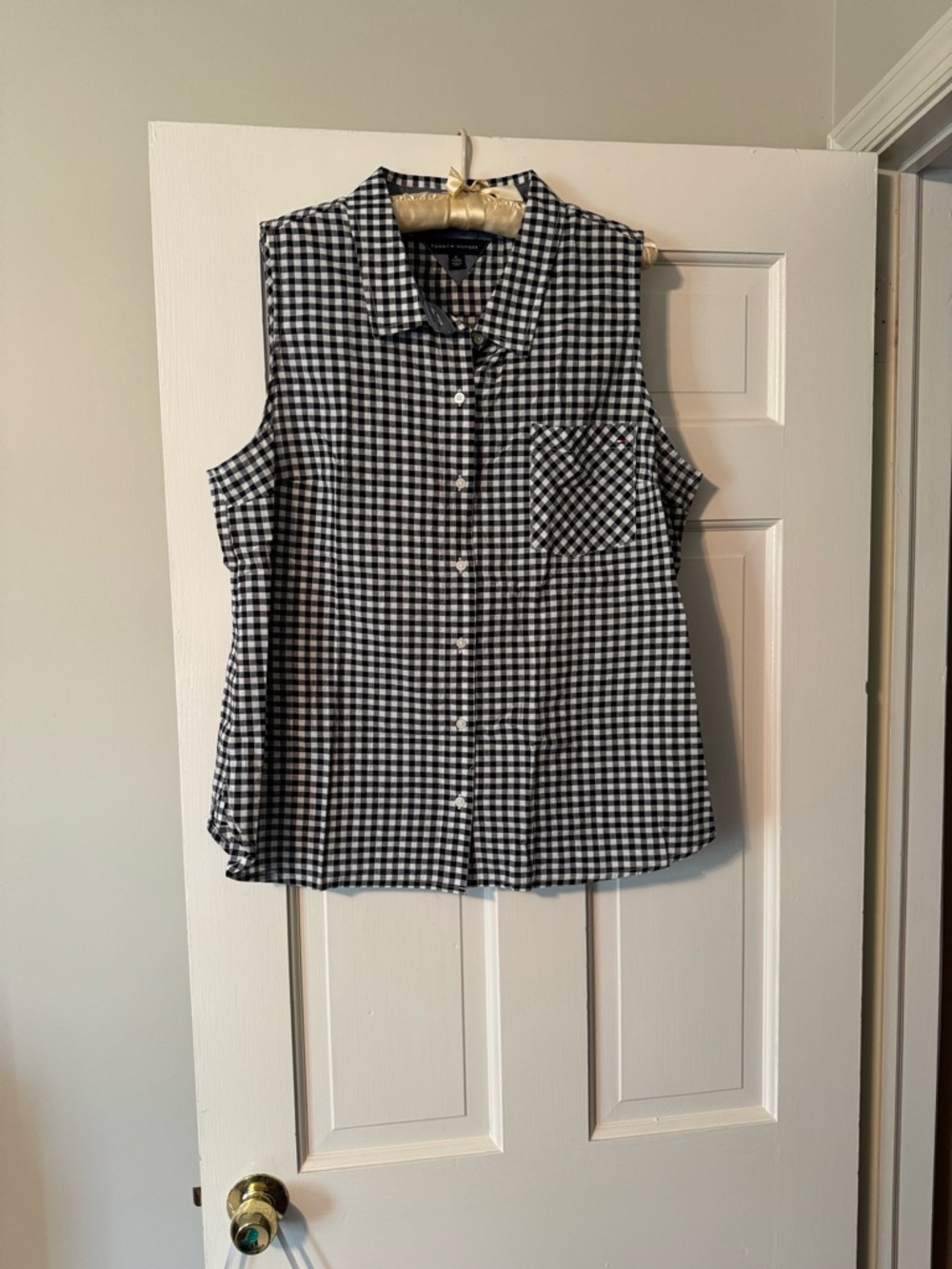 Tommy Hilfiger Black and White Gingham Sleeveless Button-Down Top